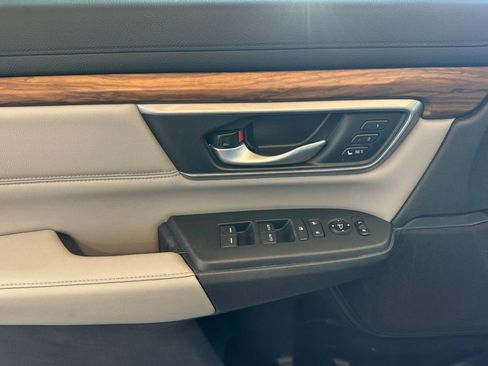 Used 2017 Honda CR-V Touring image 10