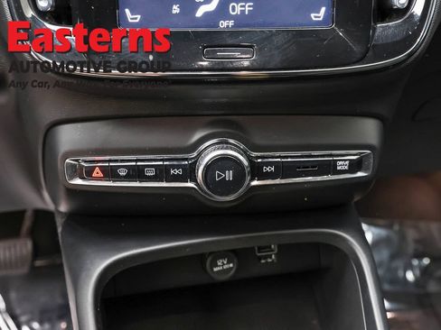 Used 2021 Volvo XC40 T5 Momentum AWD/4WD image 19