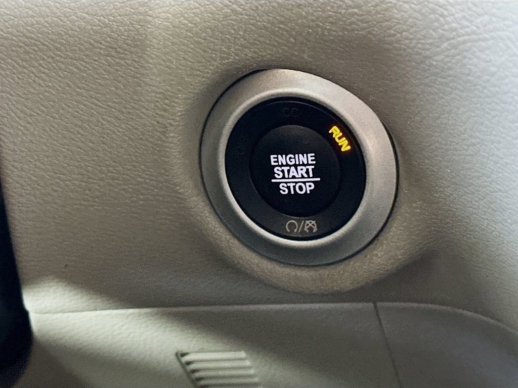 Used 2021 Chrysler Pacifica Touring-L FWD image 26