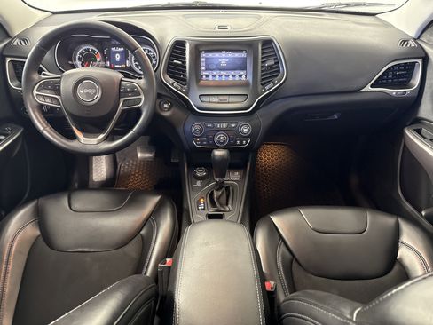 Used 2019 Jeep Cherokee Latitude Plus w/ Comfort/Convenience Group image 10