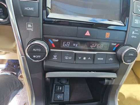 Used 2015 Toyota Camry XLE FWD image 18