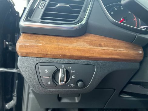 Used 2023 Audi Q5 2.0T Premium image 17