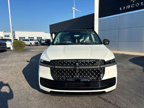 New 2027 Lincoln Navigator L Black Label w/ Black Label Special Edition AWD/4WD image 2