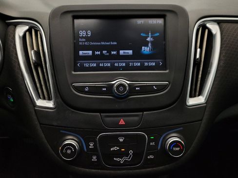 Used 2017 Chevrolet Malibu LT image 25