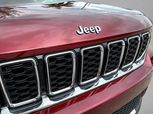 Used 2025 Jeep Grand Cherokee Limited 4xe AWD/4WD image 30
