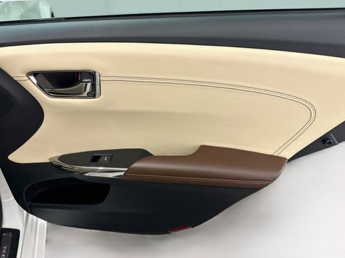 Used 2018 Toyota Avalon Limited w/ All Weather Liner Package FWD image 32