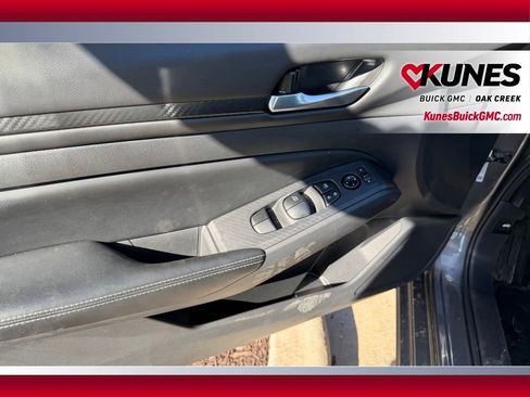 Used 2025 Nissan Altima 2.5 SV FWD image 6