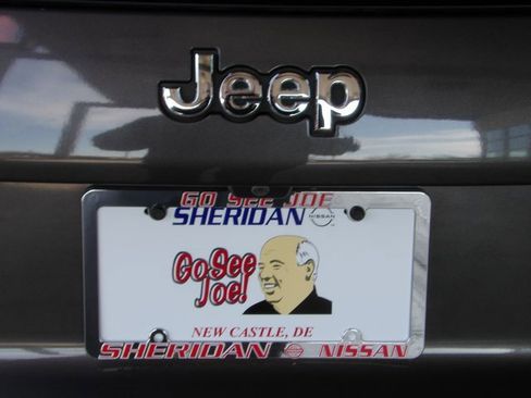 Used 2019 Jeep Cherokee Latitude Plus w/ Comfort/Convenience Group image 9