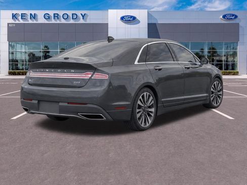 Used 2017 Lincoln MKZ Reserve FWD image 5