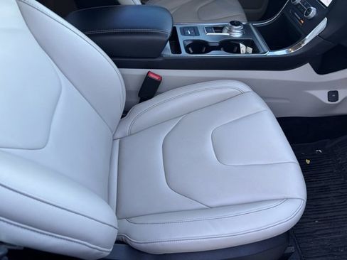 Used 2022 Ford Edge Titanium image 24