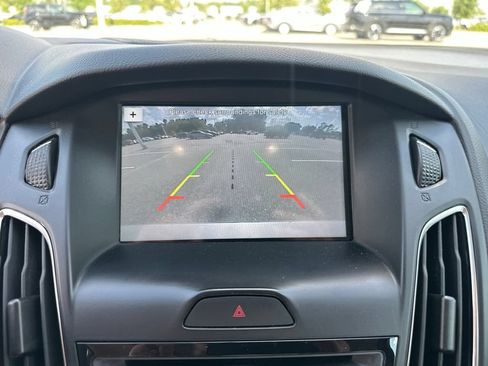 Used 2017 Ford Focus SEL FWD image 18