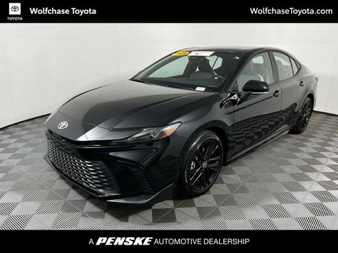 Certified 2025 Toyota Camry SE image 1