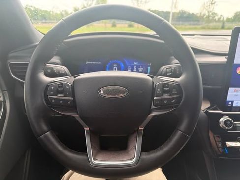 Used 2022 Ford Explorer Platinum w/ Equipment Group 601A AWD/4WD image 51