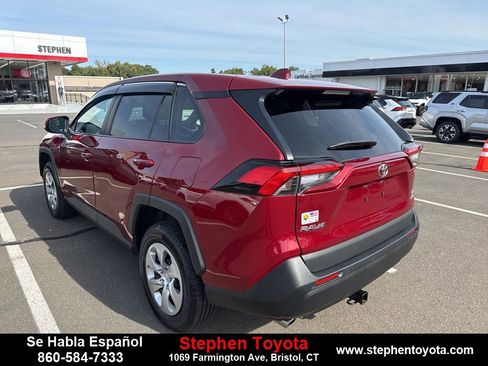 Used 2022 Toyota RAV4 LE image 6