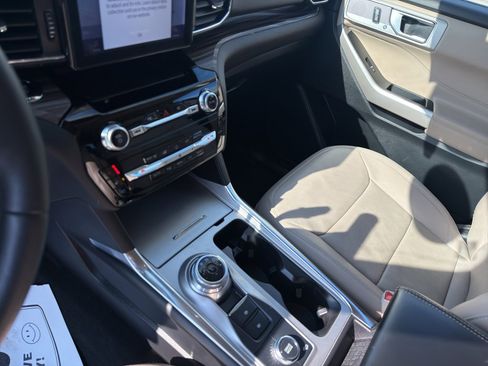 Used 2023 Ford Explorer Limited w/ Equipment Group 301A image 11