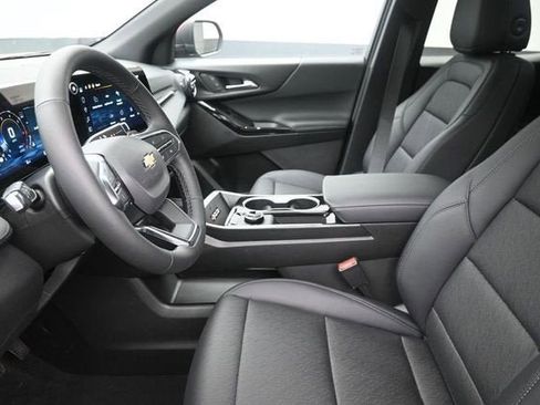 New 2026 Chevrolet Equinox LT w/ Convenience Package II AWD/4WD image 16