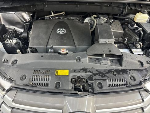 Used 2018 Toyota Highlander XLE image 31