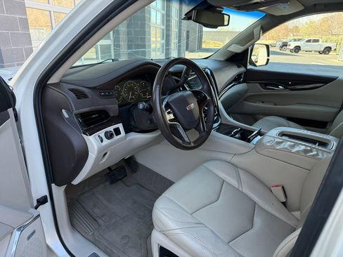 Used 2015 Cadillac Escalade ESV Premium RWD image 31