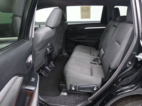 Used 2018 Toyota Highlander LE image 13