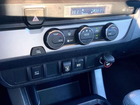 Used 2022 Toyota Tacoma SR5 image 33