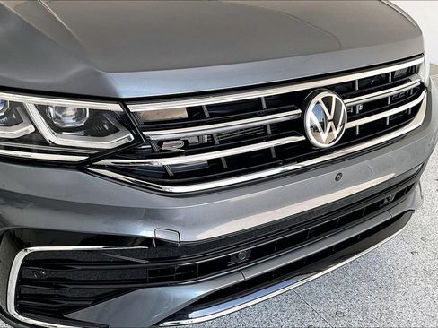 Used 2022 Volkswagen Tiguan SEL R-Line AWD/4WD image 38