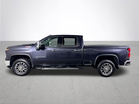 Used 2024 Chevrolet Silverado 3500 LTZ w/ LTZ Premium Package image 9