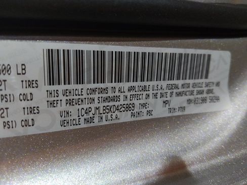 Used 2019 Jeep Cherokee Latitude Plus w/ Comfort/Convenience Group image 33