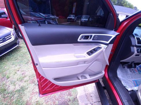 Used 2012 Ford Explorer XLT FWD image 11