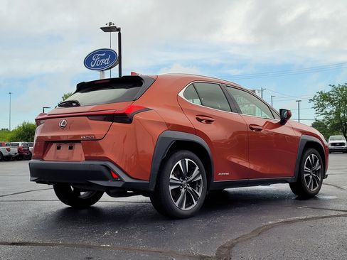 Used 2019 Lexus UX 250h w/ Accessory Package 2 AWD/4WD image 4