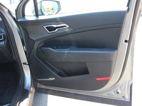Used 2024 Kia Sportage LX AWD/4WD image 30