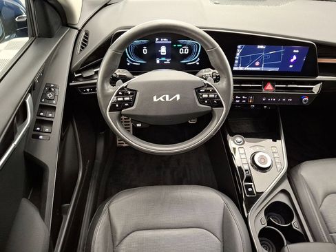 Used 2023 Kia Niro SX Touring image 21