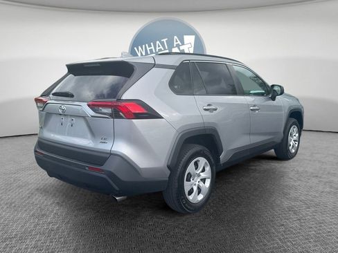Used 2019 Toyota RAV4 LE AWD/4WD image 3