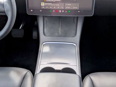 Used 2022 Tesla Model Y Long Range AWD/4WD image 18