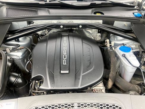 Used 2017 Porsche Macan AWD/4WD image 17