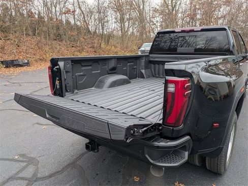 New 2026 GMC Sierra 3500 Denali w/ Denali Reserve Package image 34