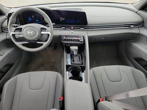 Used 2025 Hyundai Elantra SEL image 12