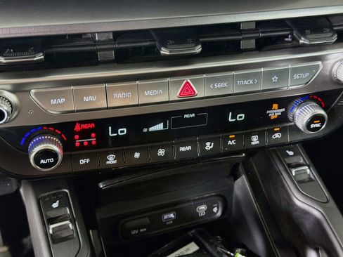 Used 2025 Kia Telluride S AWD/4WD image 24