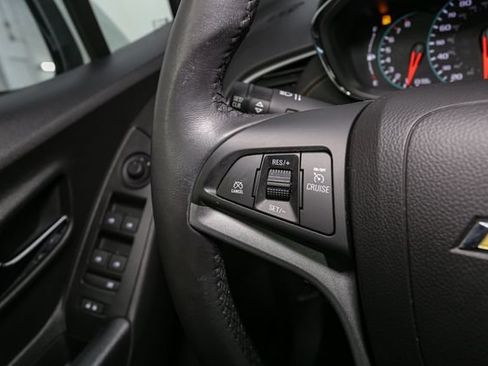 Used 2022 Chevrolet Trax LT w/ LT Convenience Package AWD/4WD image 25