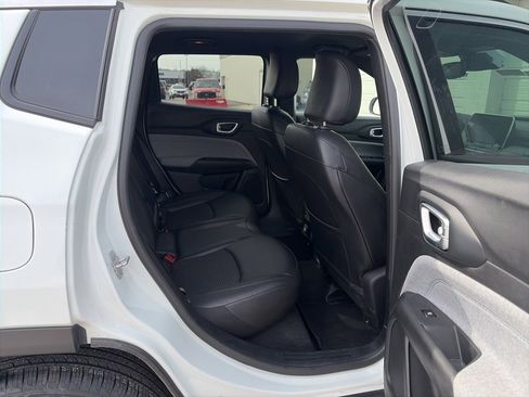 Used 2025 Jeep Compass Latitude image 12