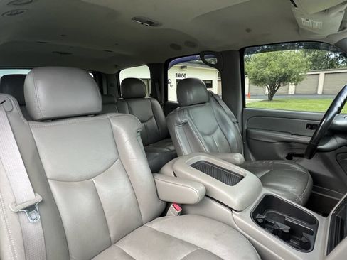 Used 2004 Chevrolet Tahoe LT w/ LT Preferred Equipment Group image 23