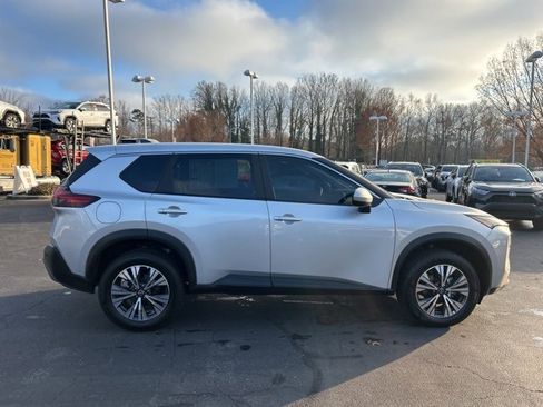 Used 2023 Nissan Rogue SV image 4