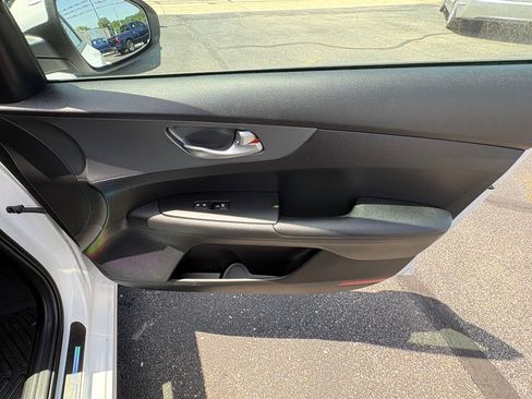 Used 2021 Kia Forte LXS FWD image 15
