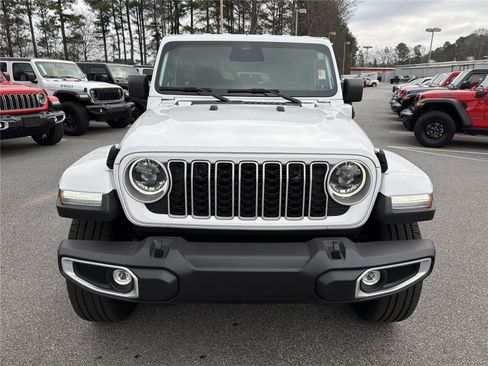 Used 2025 Jeep Wrangler Sahara image 3