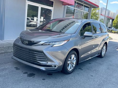 Used 2026 Toyota Sienna Limited FWD image 13