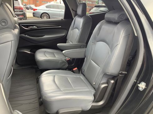 Used 2018 Buick Enclave Essence AWD/4WD image 12