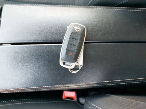 Used 2023 Nissan Rogue SV image 10