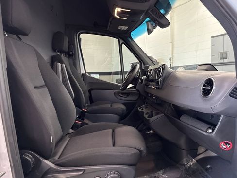 Used 2025 Mercedes-Benz Sprinter 3500 image 16