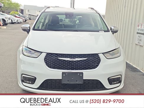 Used 2023 Chrysler Pacifica Limited FWD image 2