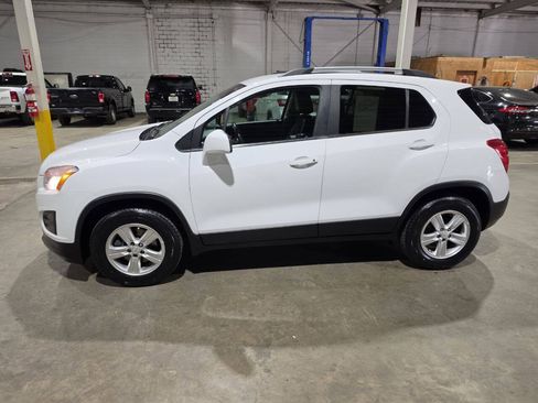 Used 2016 Chevrolet Trax LT w/ LT Convenience Package AWD/4WD image 4
