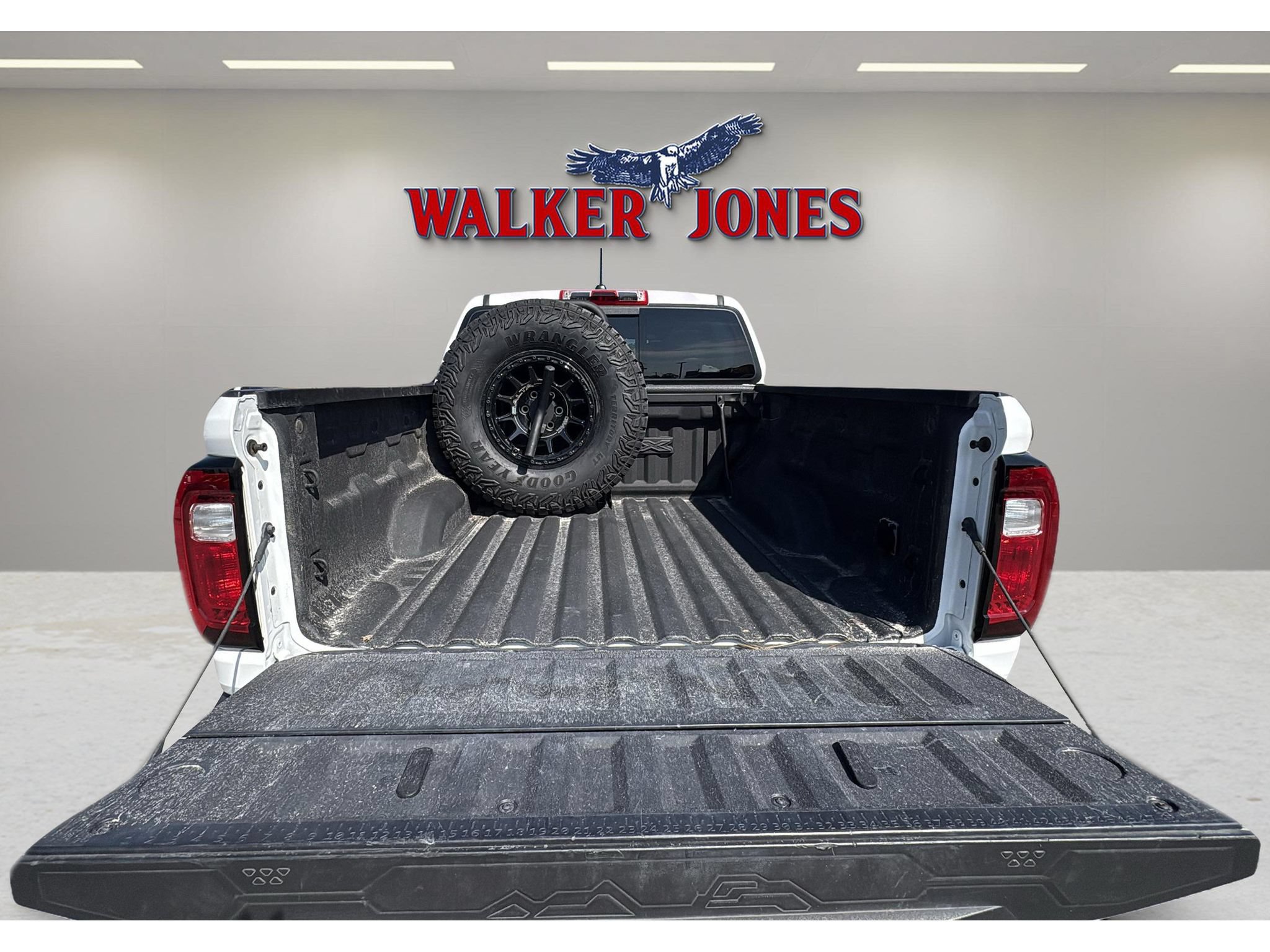 Used 2024 GMC Canyon AT4X w/ AT4X AEV Edition AWD/4WD image 16